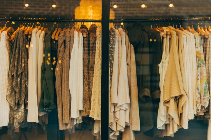 vitrine-GRASSE-min_clothe_fashion_store_shop_window_store_front-21277