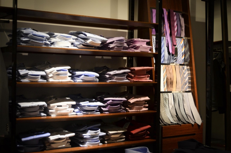 vitrine-GRASSE-min_shirts_exhibition_shop_shopping_shelf_buy_business_clothing-940715